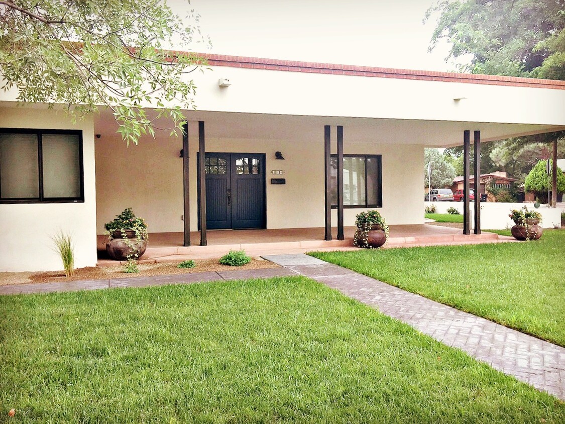 Foto principal - 512 Laguna Blvd SW