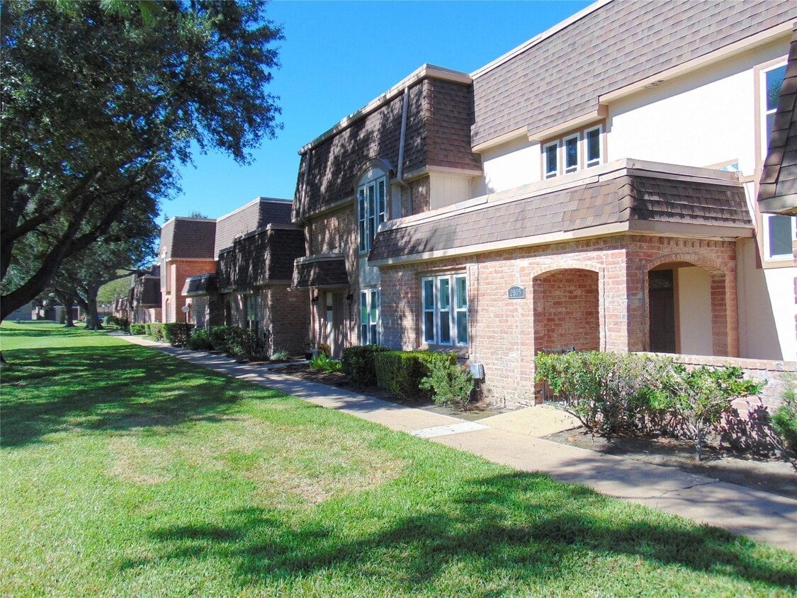 Foto principal - 2805 Cambridge Ln