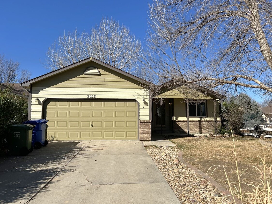 Spacious 3BR Home with Garage in Great Loveland Location - Spacious 3BR Home with Garage in Great Loveland Location