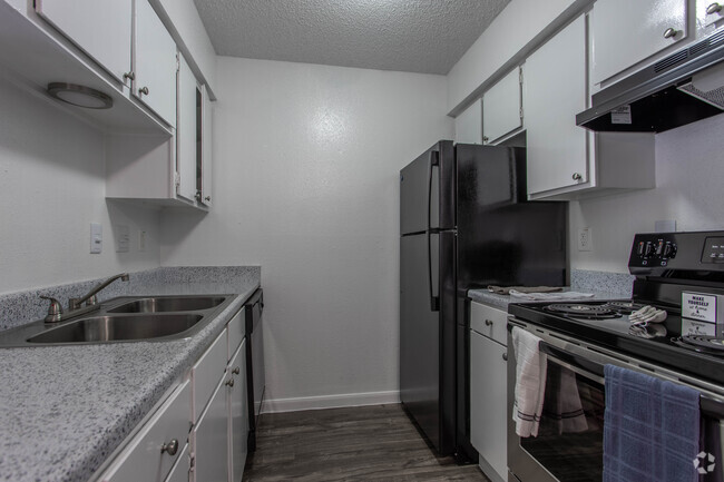 1 BR, 1 BA - 630 SF - Brays Villa