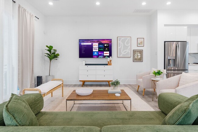 Foto del edificio - 3410 Baer St