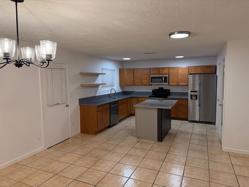 Primary Photo - 807 W Palomino Dr