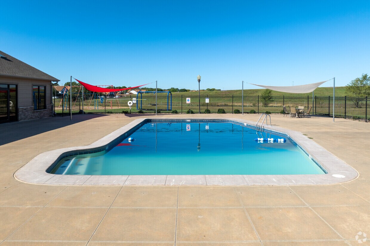 Foto principal - High Point East Apartment Homes