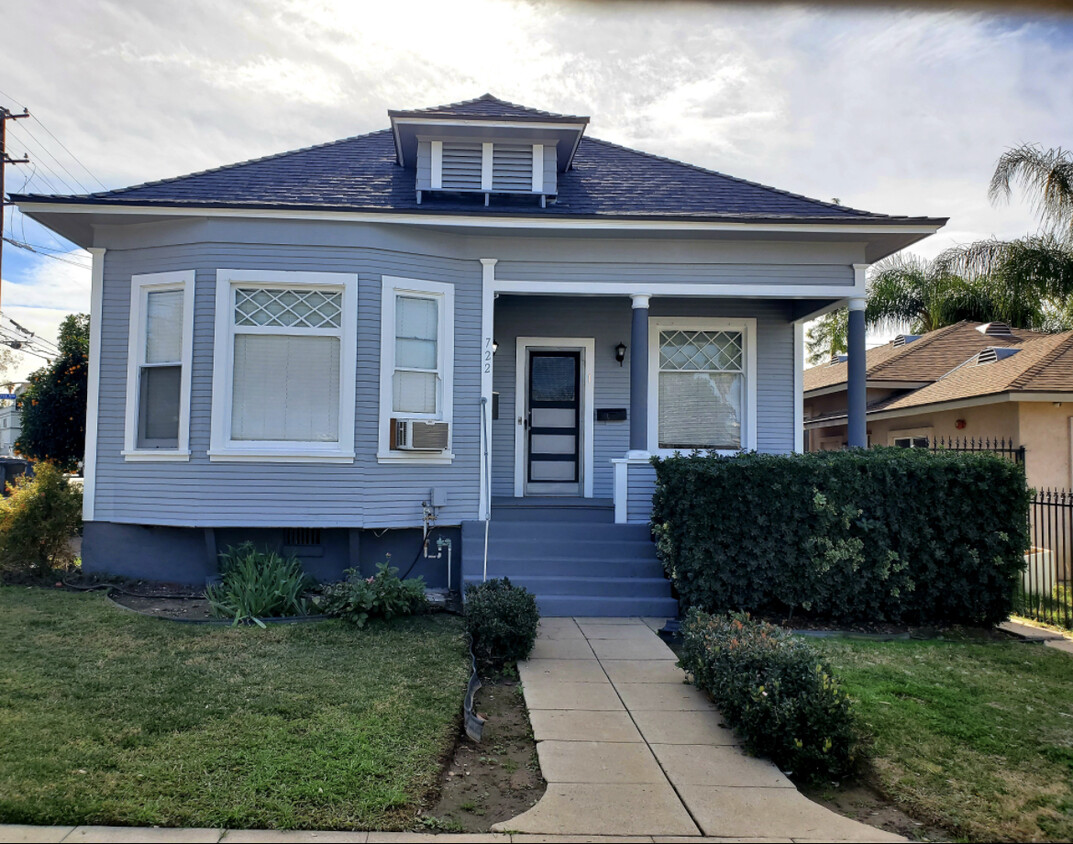 Primary Photo - 722 E State St