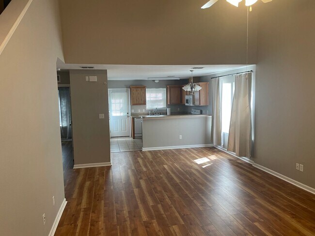 Foto del edificio - BEAUTIFUL 3/3 TOWNHOME FOR $1550