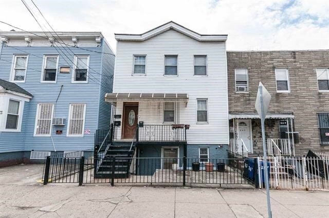 Primary Photo - 265 Griffith St
