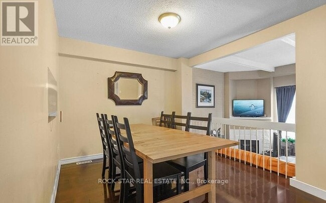 Building Photo - 70 Upper Canada Dr