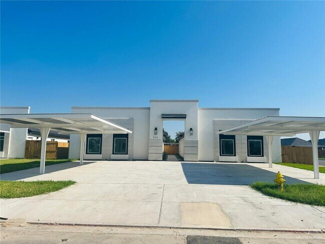 Building Photo - 800 Sugar Dr