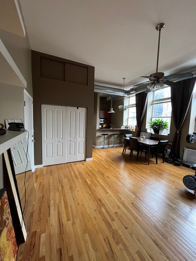 Foto principal - 4545 S Drexel Blvd