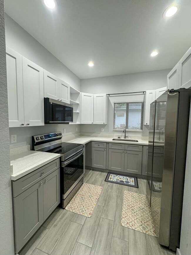 Building Photo - 1033 W 32nd St