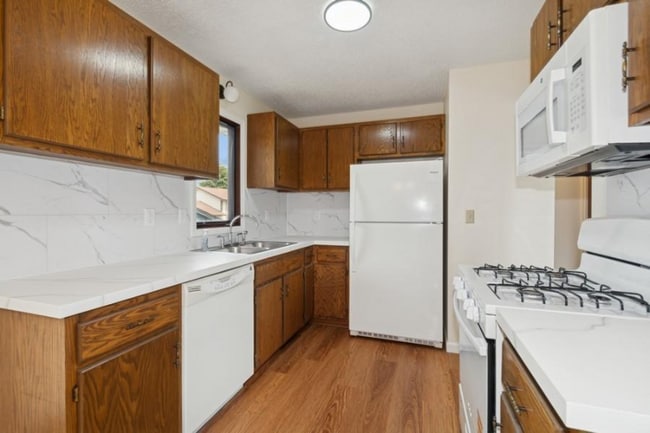 Foto del edificio - 8983 Vinewood Ln N