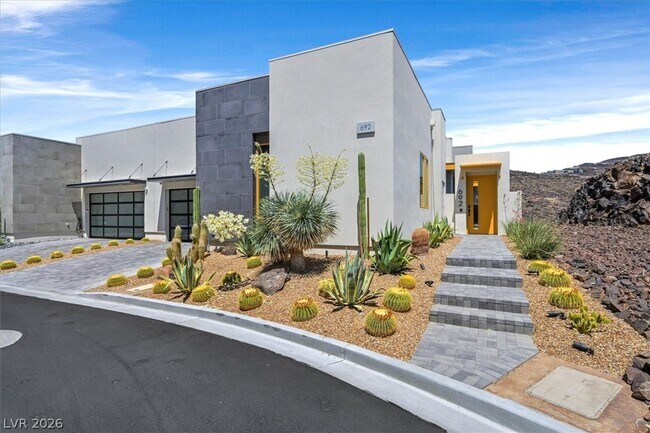 Foto del edificio - 692 Scenic Cliff Dr