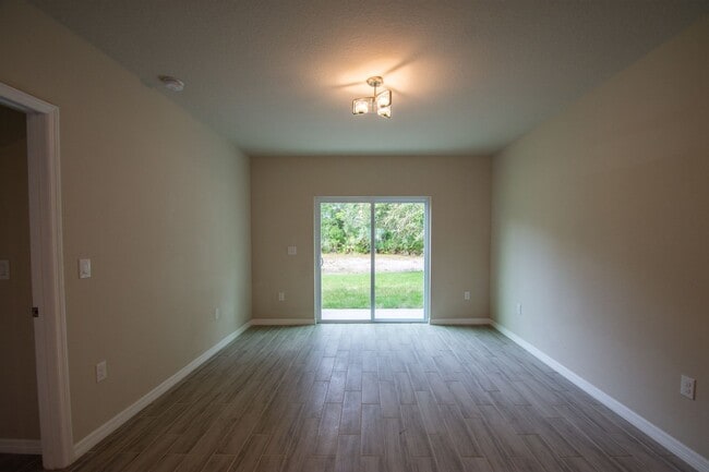 Building Photo - BEAUTIFUL DUPLEX... SPACIOUS LIVING SPACE!