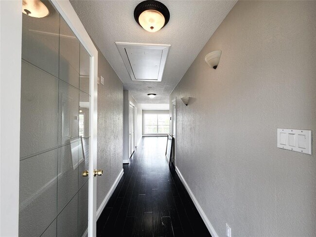 Building Photo - 25 Harbour Dr