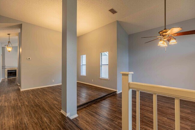 Foto del edificio - 8039 Sunshine Trail Dr