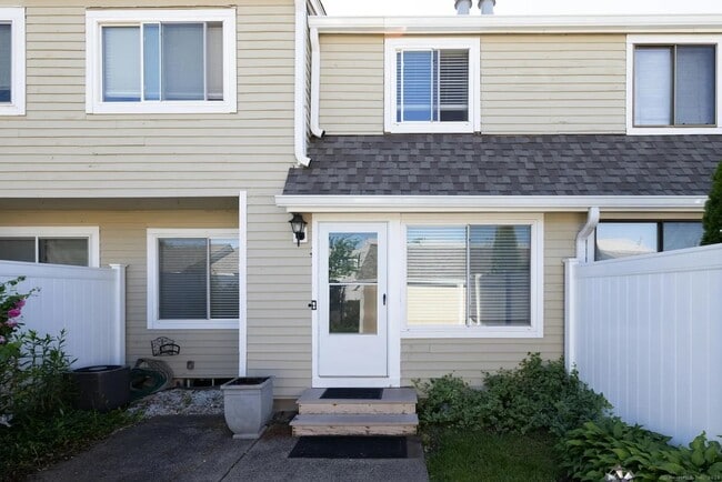 Building Photo - 609 Longfellow Dr