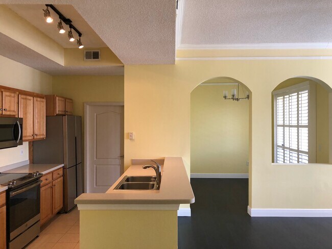 Building Photo - 12025 Villanova Dr