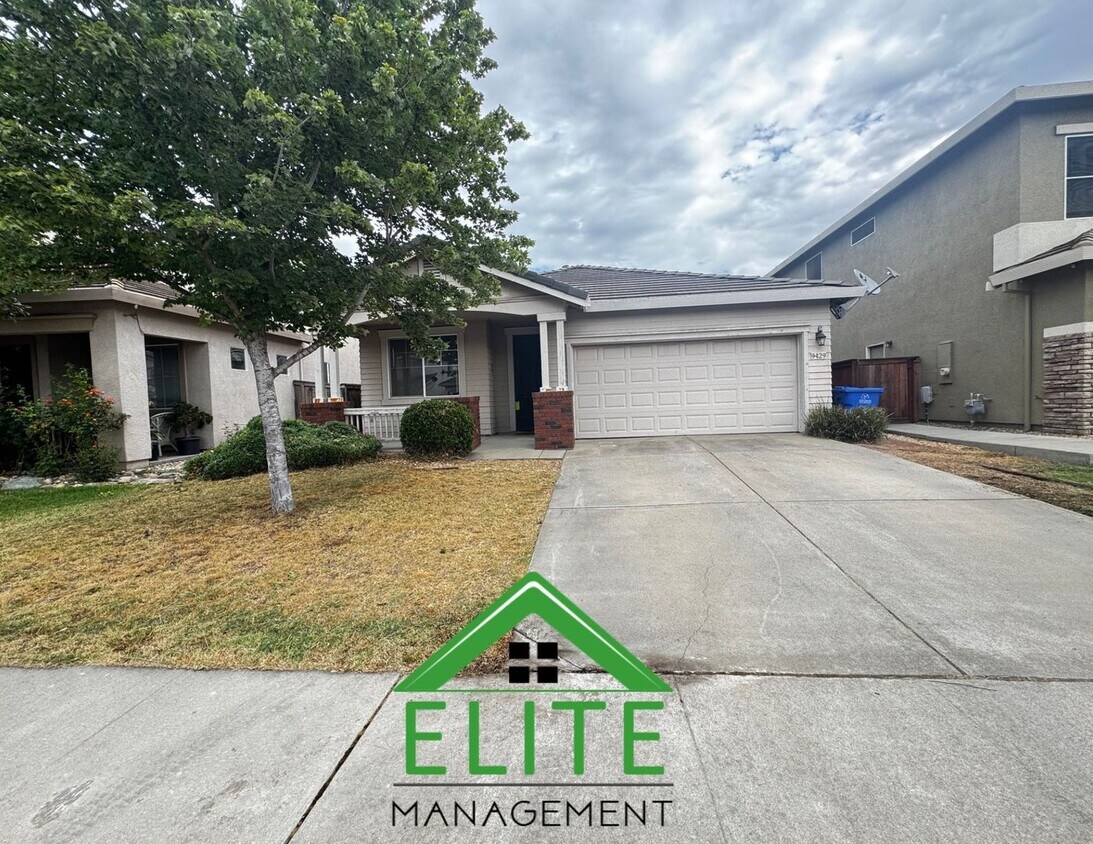 Primary Photo - **Spacious 4-Bedroom Single-Story Home in ...