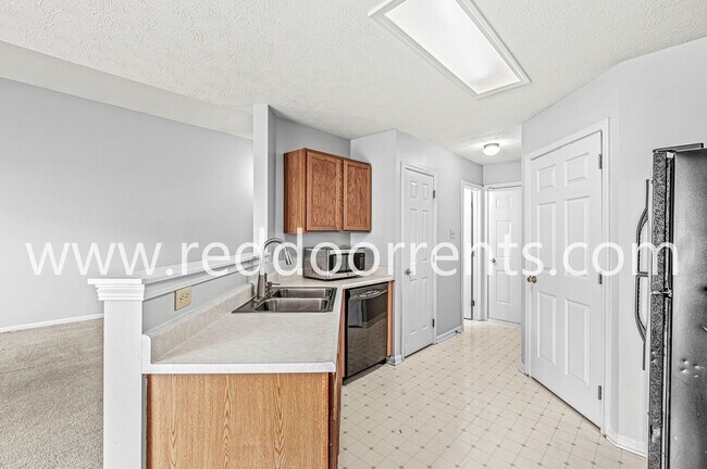 Foto del edificio - Beautiful 3 bedroom, 2.5 bathroom home in ...