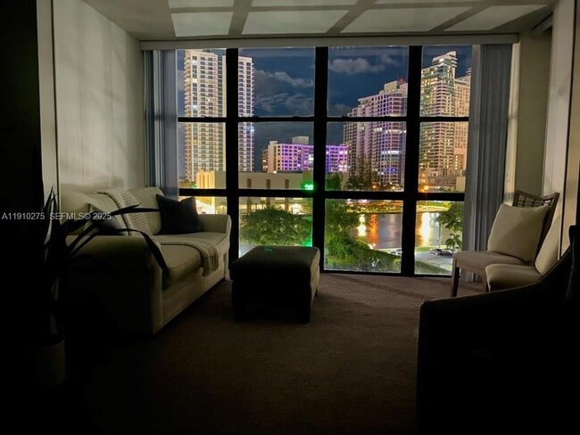 Foto del edificio - 800 Parkview Dr