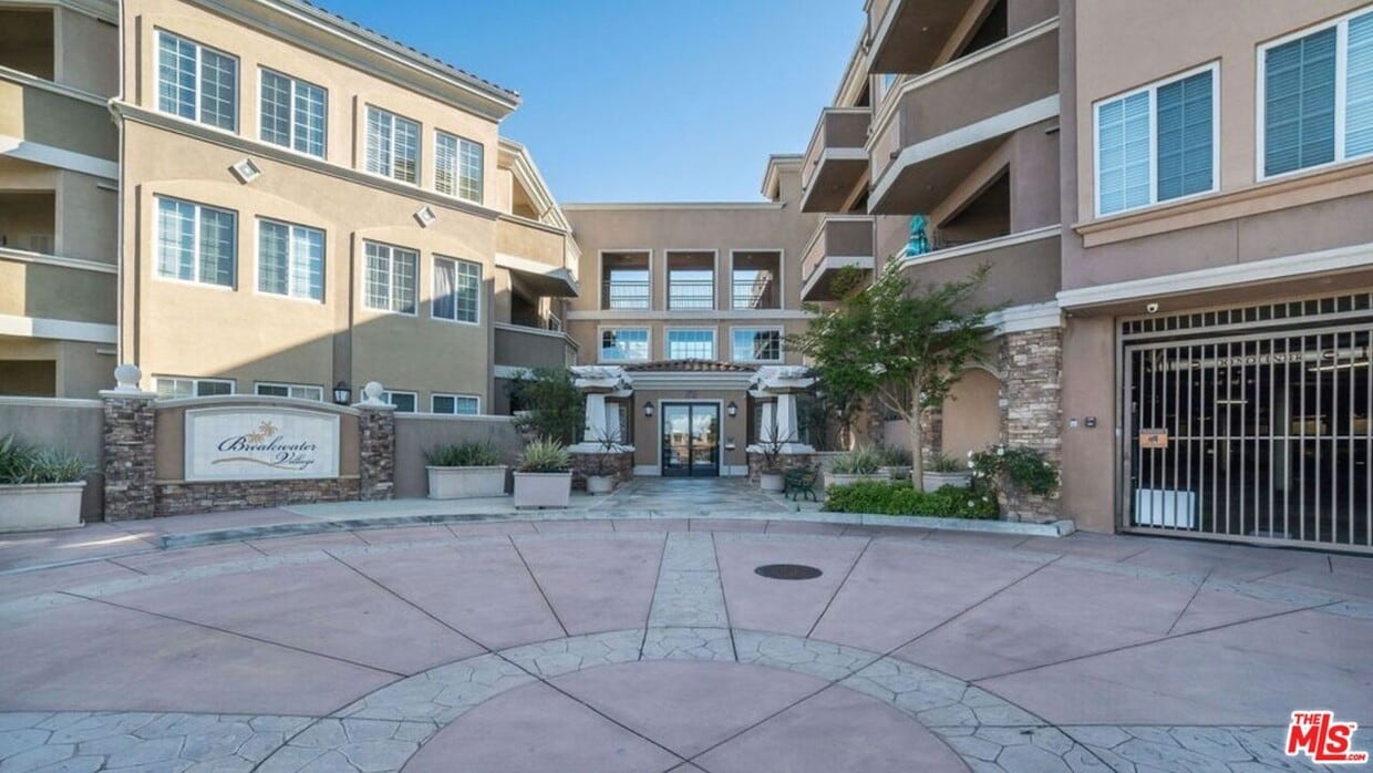 Primary Photo - 2750 Artesia Blvd