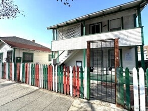 Building Photo - 1804 India St