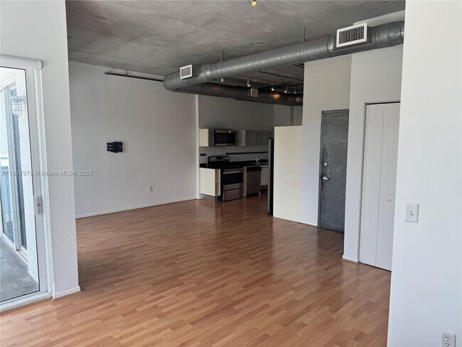 Foto del edificio - 10 SW South River Dr