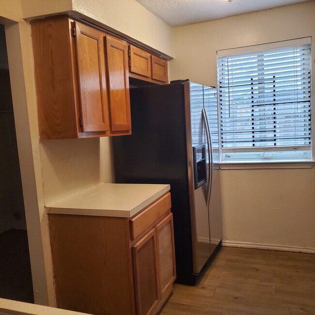 Building Photo - 2119 Greenbriar Colony Dr