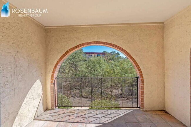 Foto del edificio - Charming 1-bed, 1-bath second-floor condo unit in the Barcelona Manor Condominiums!