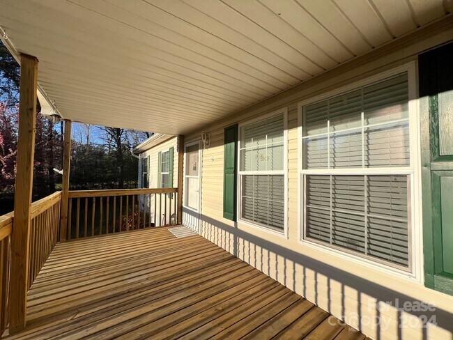 Foto del edificio - 361 Rankin Hill Rd