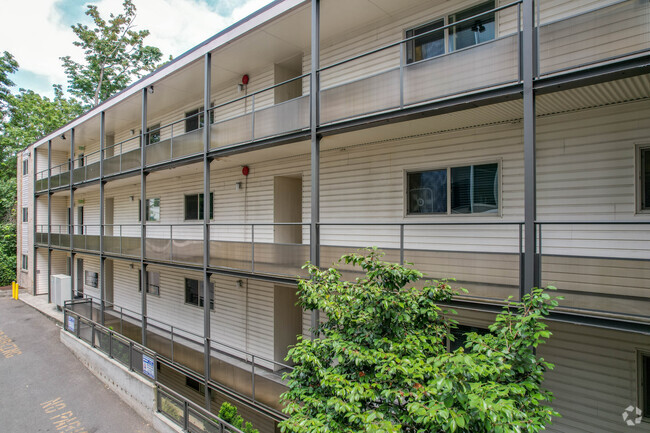 Exterior - Bayview Apartments