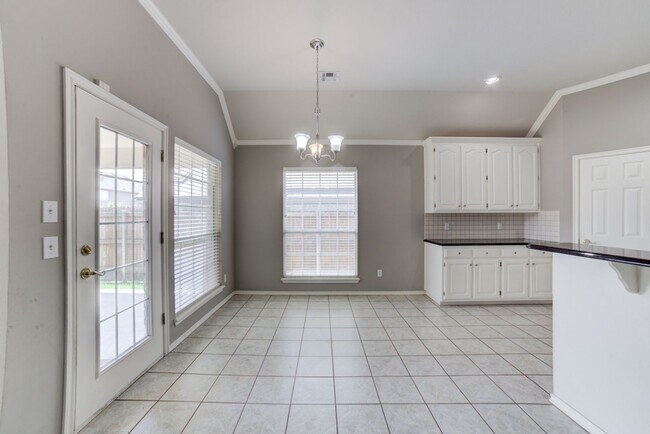 Building Photo - Charming 3 Bed, 2 Bath Home in Prime Owass...