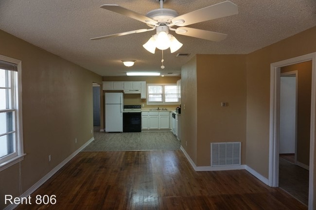 Building Photo - 3 br, 1.5 bath House - 3808 25TH