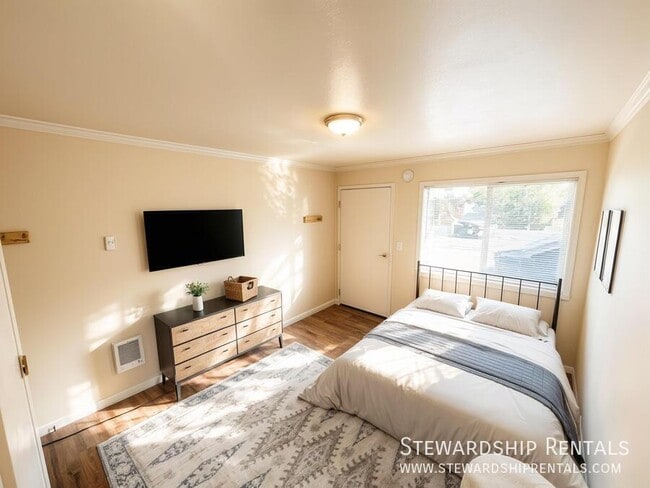 Photo - 1827 Harris St Apartment