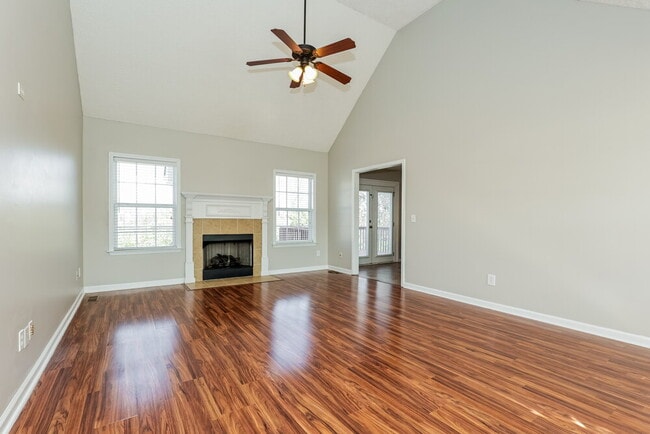 Foto del edificio - 3128 Hardwood Dr