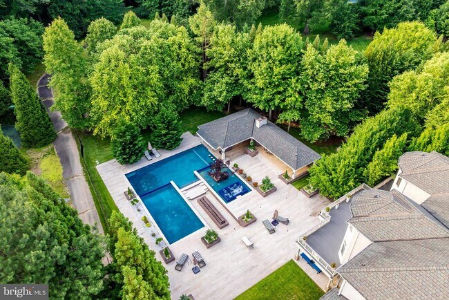 Foto del edificio - 860 Nicholas Run Dr