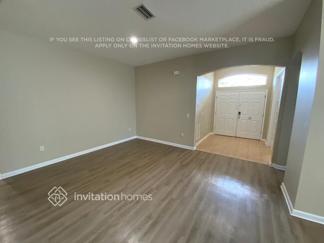 Foto del edificio - 833 Lord Nelson Blvd