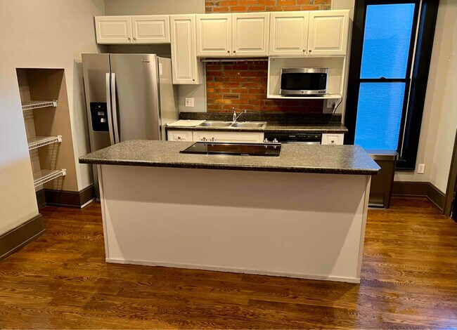 Building Photo - 61 W 5th Ave