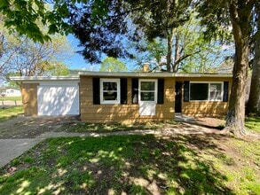 Building Photo - 619 Plum St