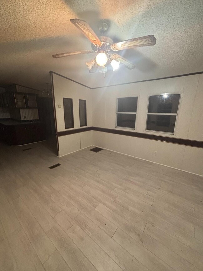 Foto del edificio - 706 Greywood Ln