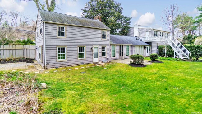 Building Photo - 565 Cedar Swamp Rd