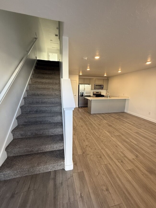 Building Photo - Townhome in Provo, UT