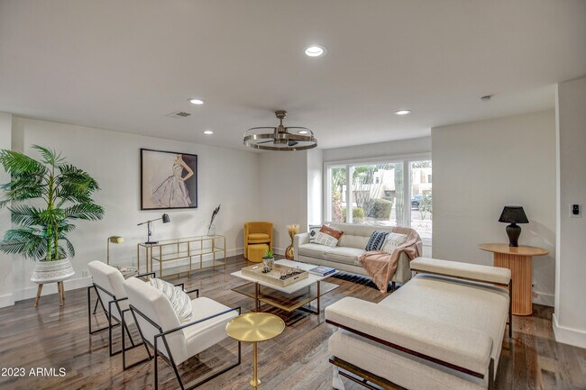 Building Photo - 8726 E San Bruno Dr