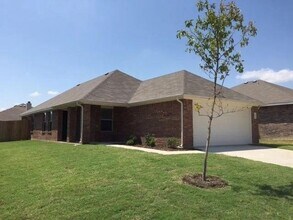 Building Photo - 4001 Bonita Springs Dr