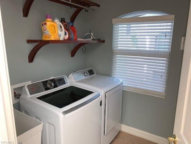 Foto del edificio - 9281 Triana Terrace