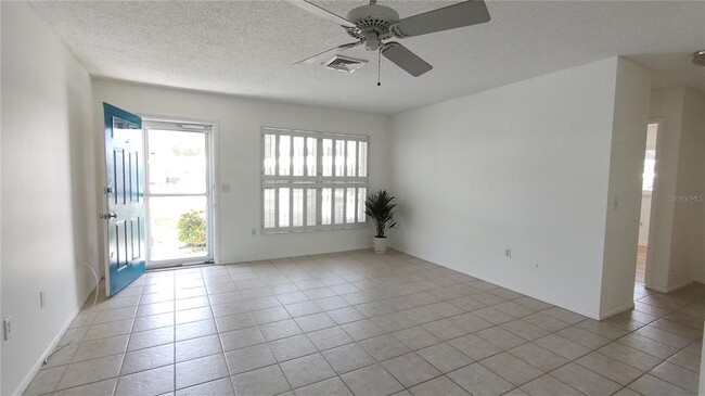 Building Photo - 570 Circlewood Dr