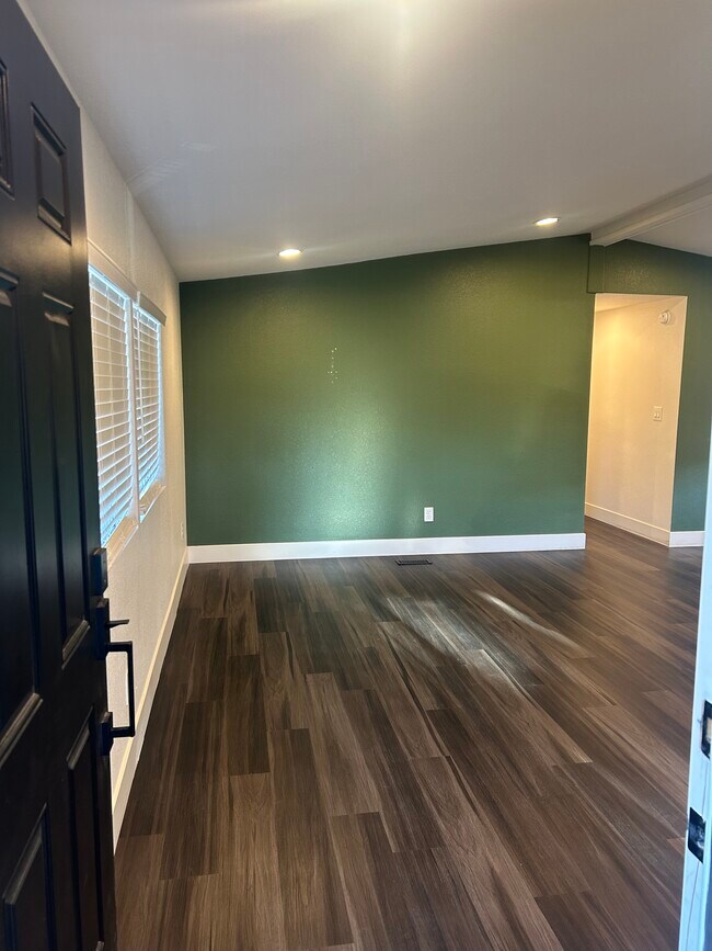 Foto del edificio - 2730 Larkspur St