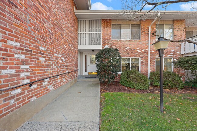 Foto del edificio - 180 Southport Woods Drive