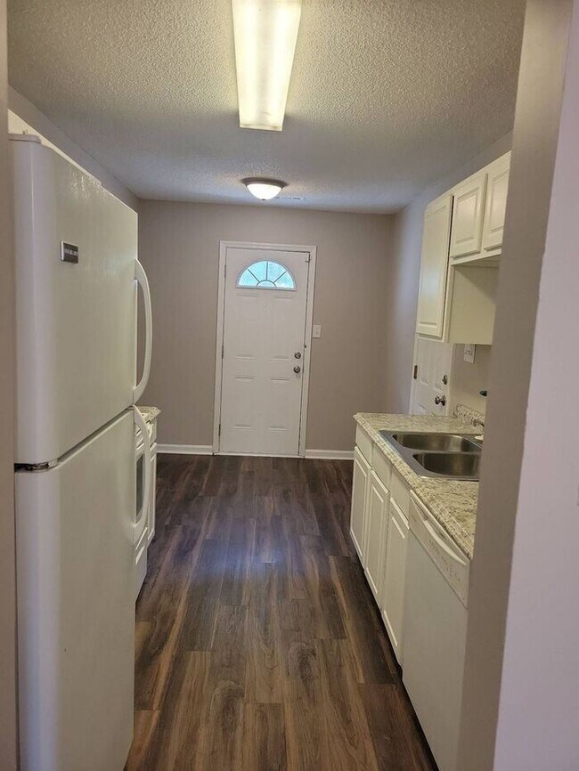 Foto del edificio - 7250 Oakley Ct