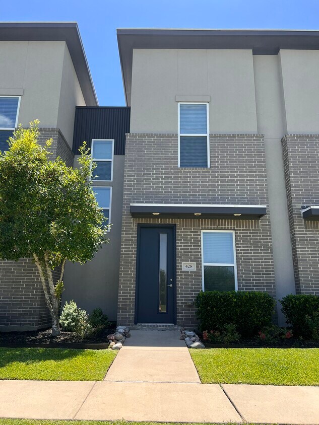Foto principal - 428 William D. Fitch Pkwy